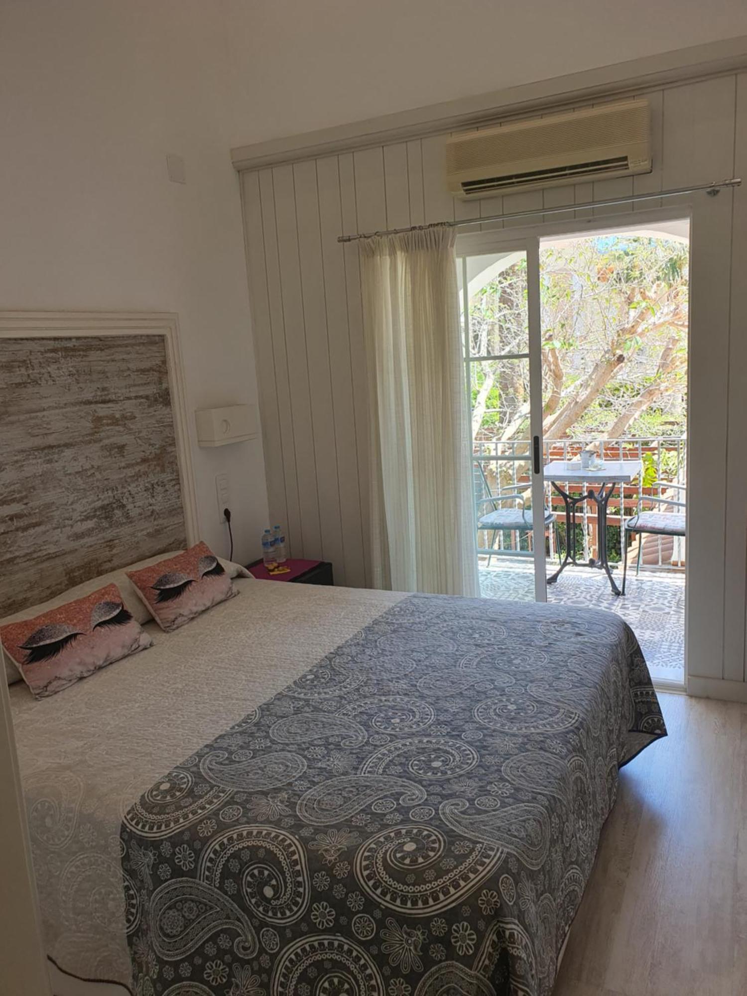 Hostal Mi Campana Denia Exterior photo